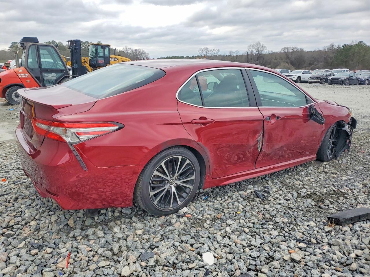 2018 TOYOTA CAMRY L photo 3
