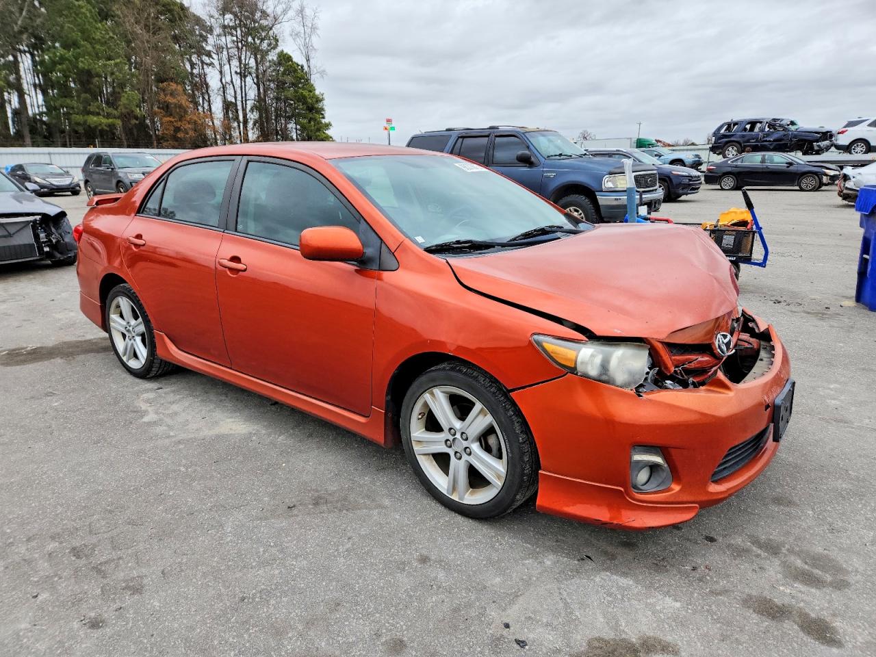2013 TOYOTA COROLLA BASE photo 4