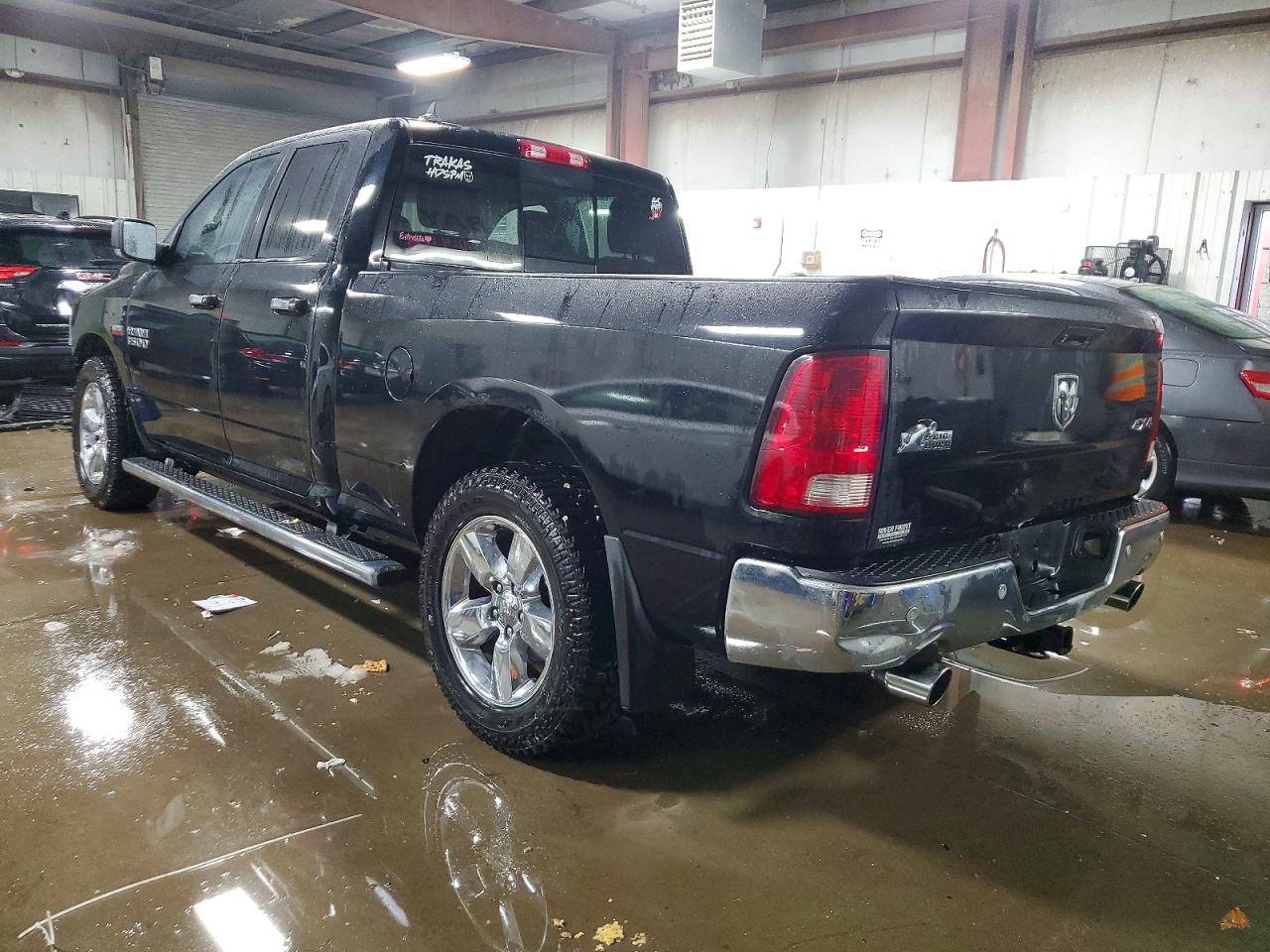 2015 RAM 1500 SLT photo 3
