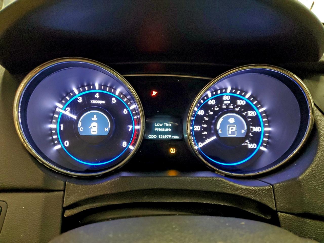 2011 HYUNDAI SONATA SE photo 9