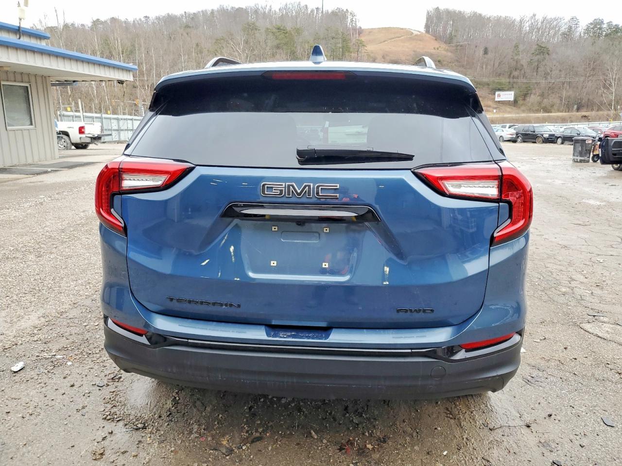 2024 GMC TERRAIN SLE photo 6