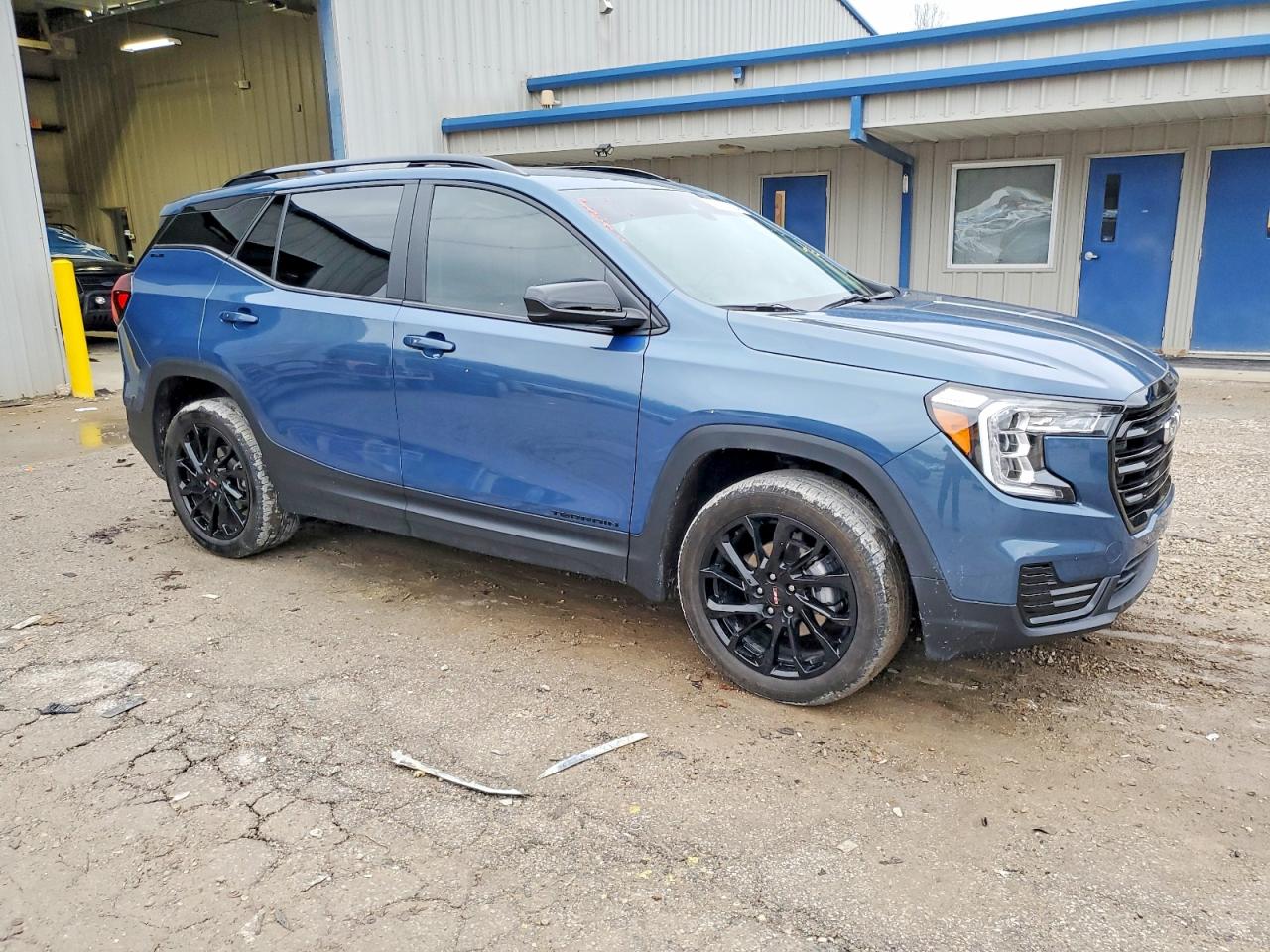 2024 GMC TERRAIN SLE photo 4