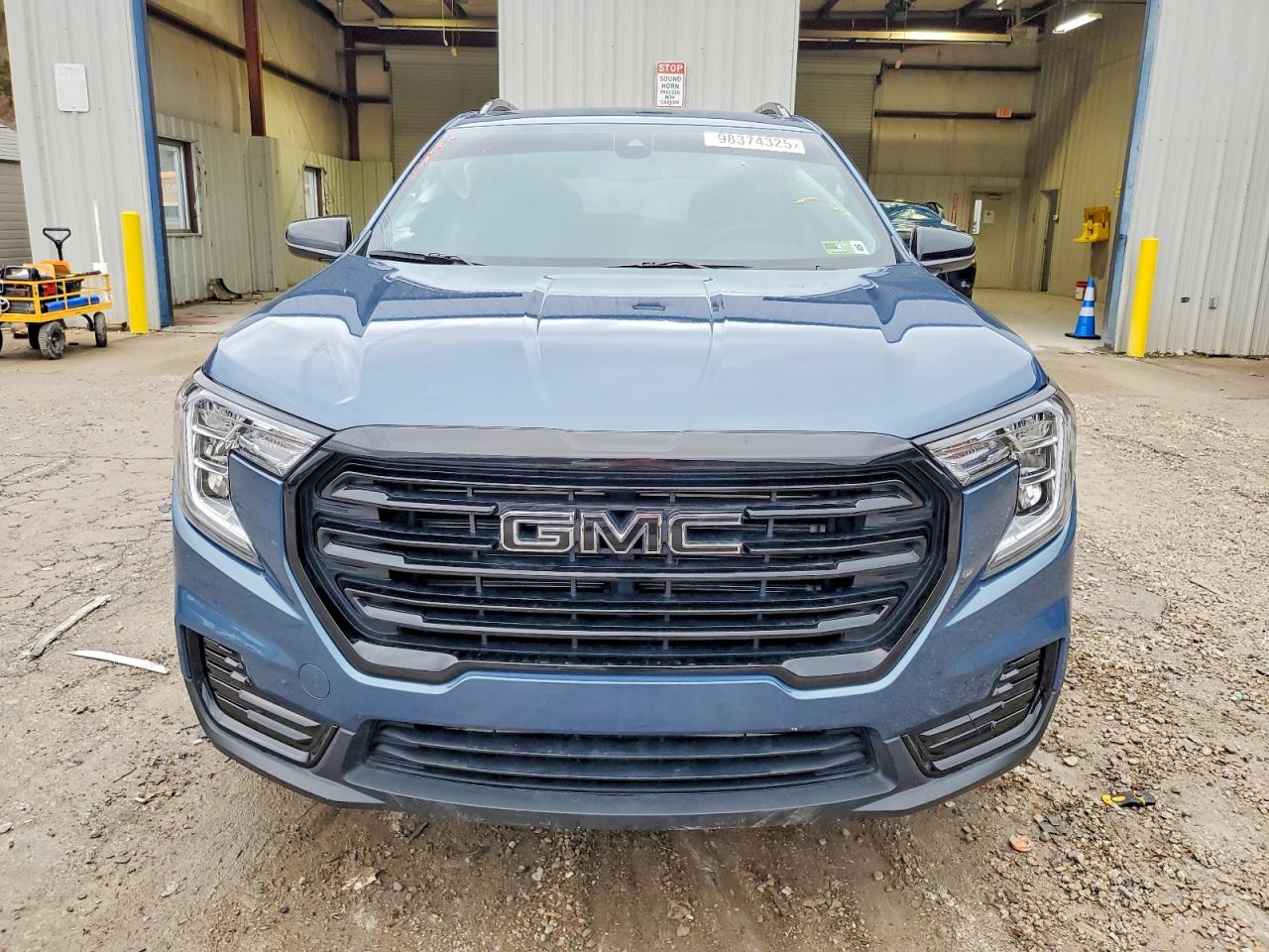 2024 GMC TERRAIN SLE photo 5