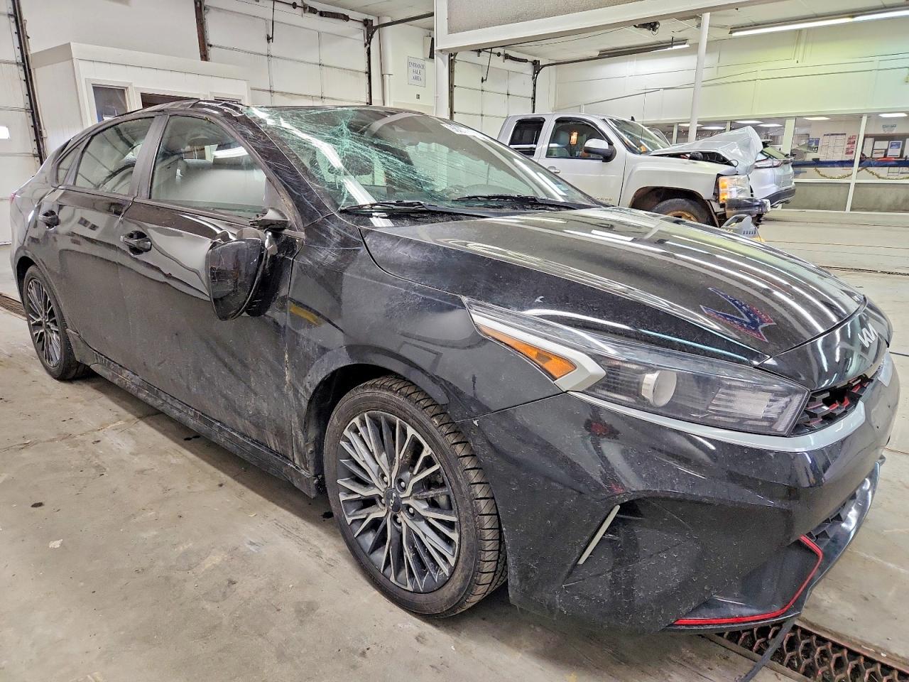 2023 KIA FORTE GT LINE photo 4