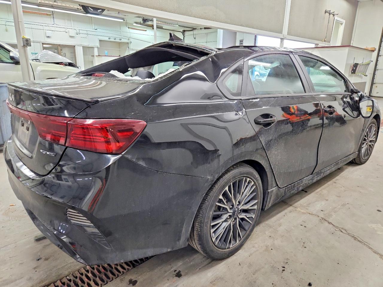 2023 KIA FORTE GT LINE photo 3
