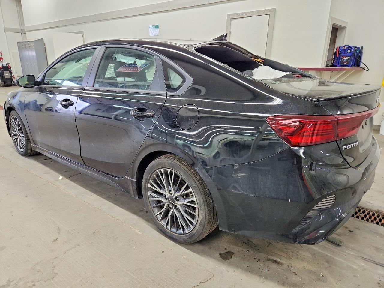 2023 KIA FORTE GT LINE photo 2