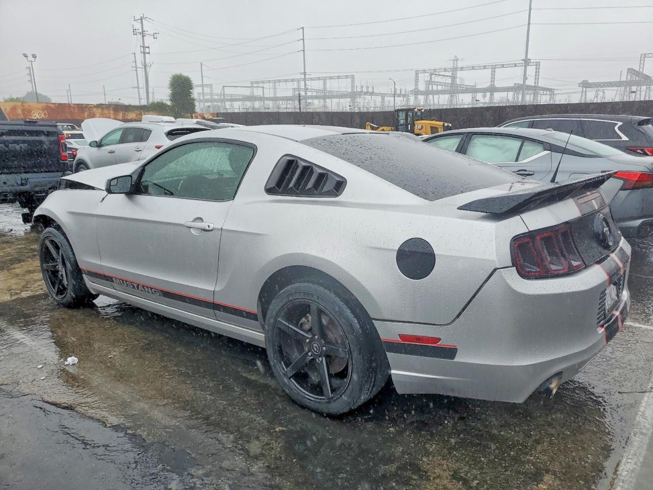 2013 FORD MUSTANG photo 2