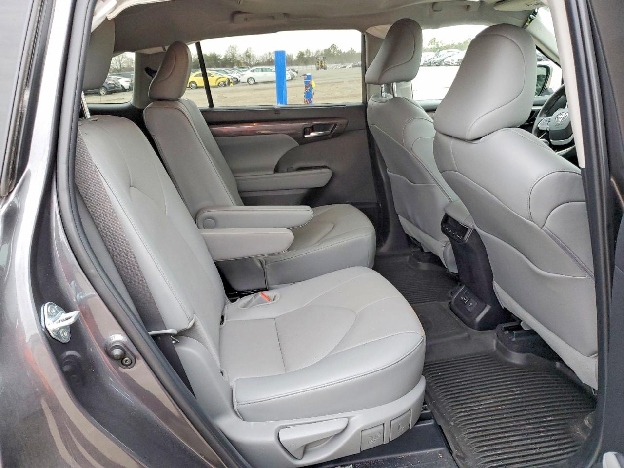 2024 TOYOTA HIGHLANDER LE photo 11