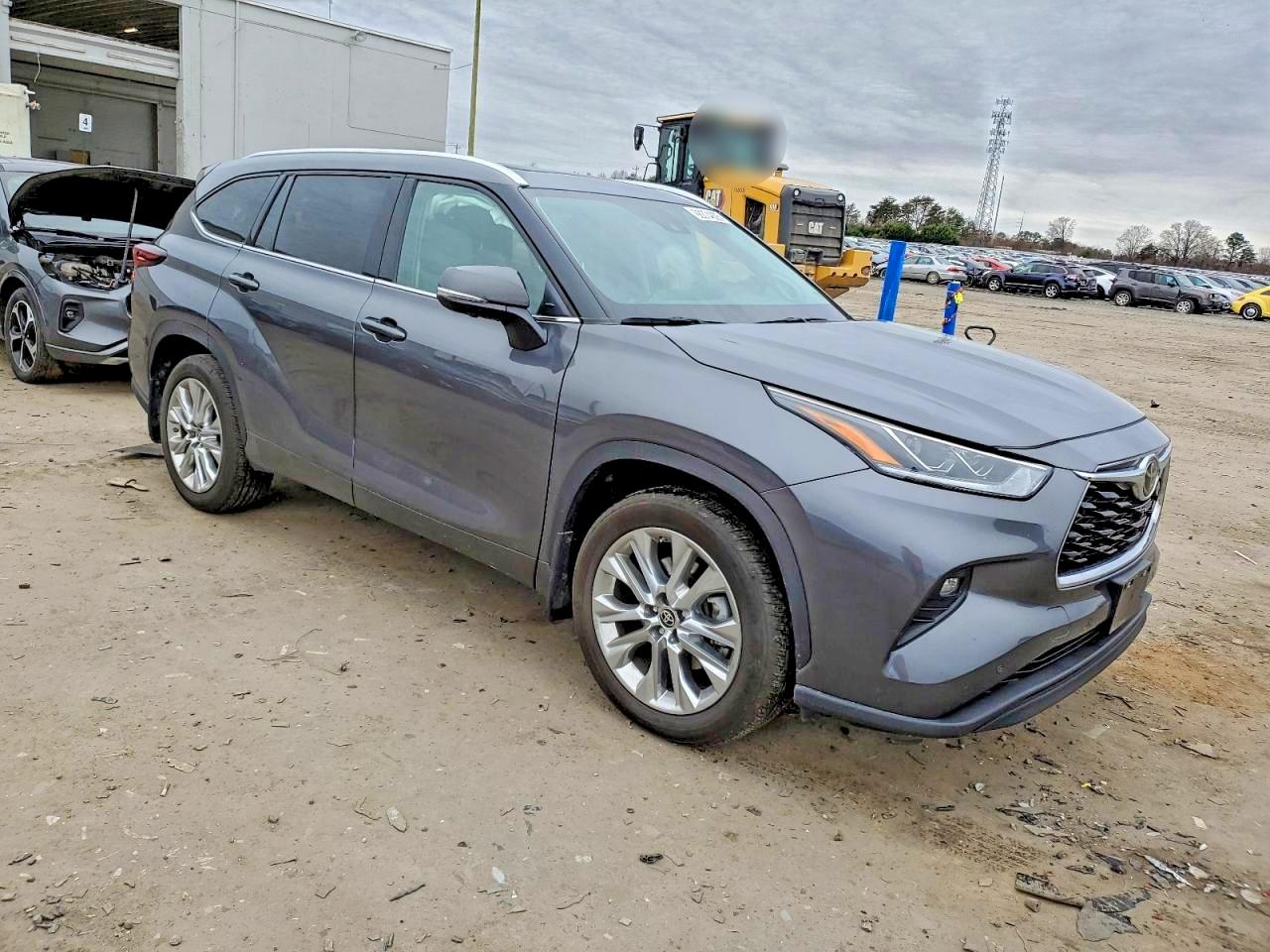 2024 TOYOTA HIGHLANDER LE photo 4
