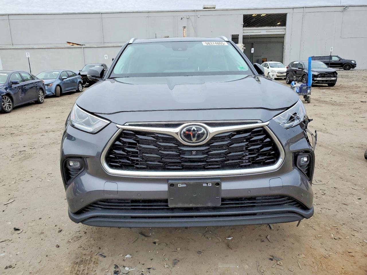 2024 TOYOTA HIGHLANDER LE photo 5
