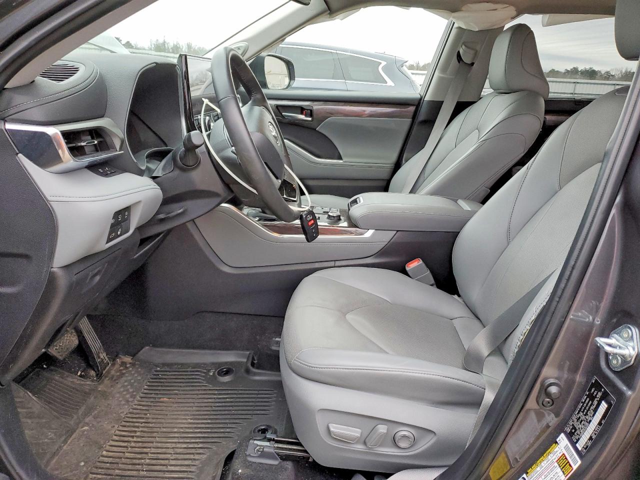 2024 TOYOTA HIGHLANDER LE photo 7