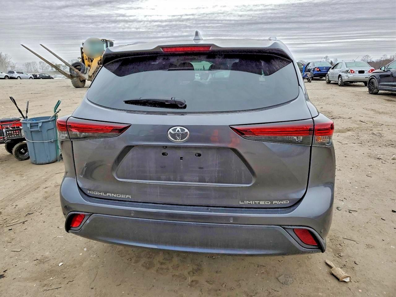 2024 TOYOTA HIGHLANDER LE photo 6