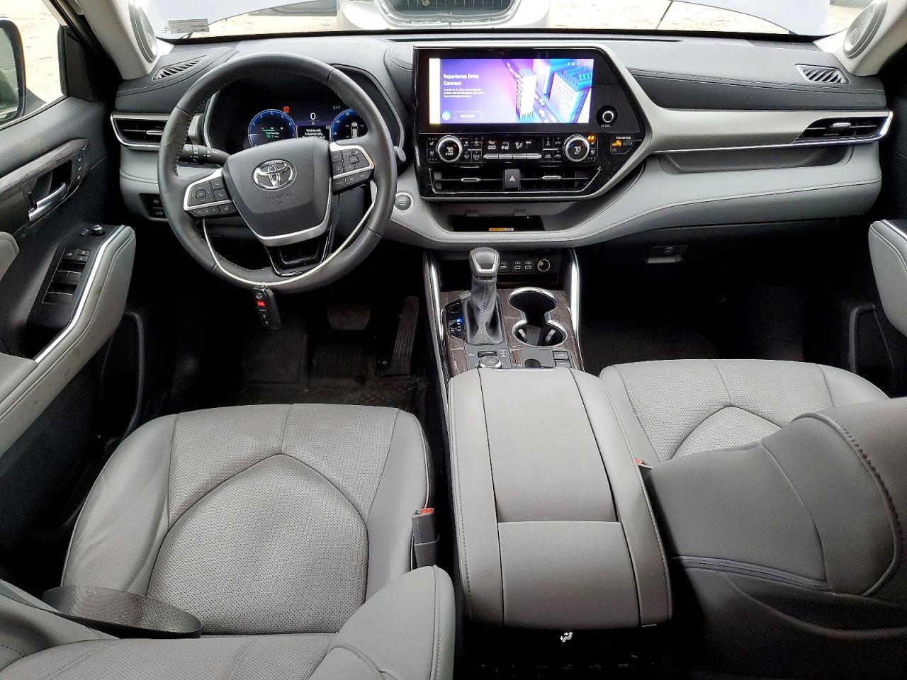 2024 TOYOTA HIGHLANDER LE photo 8