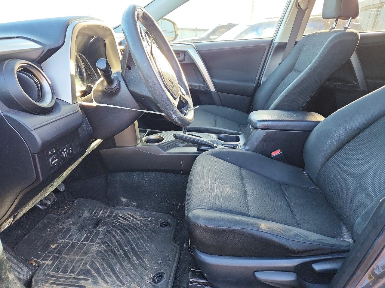 2014 TOYOTA RAV4 LE photo 7