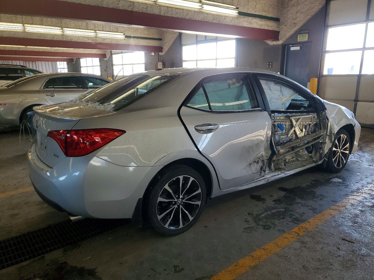 2018 TOYOTA COROLLA L photo 3