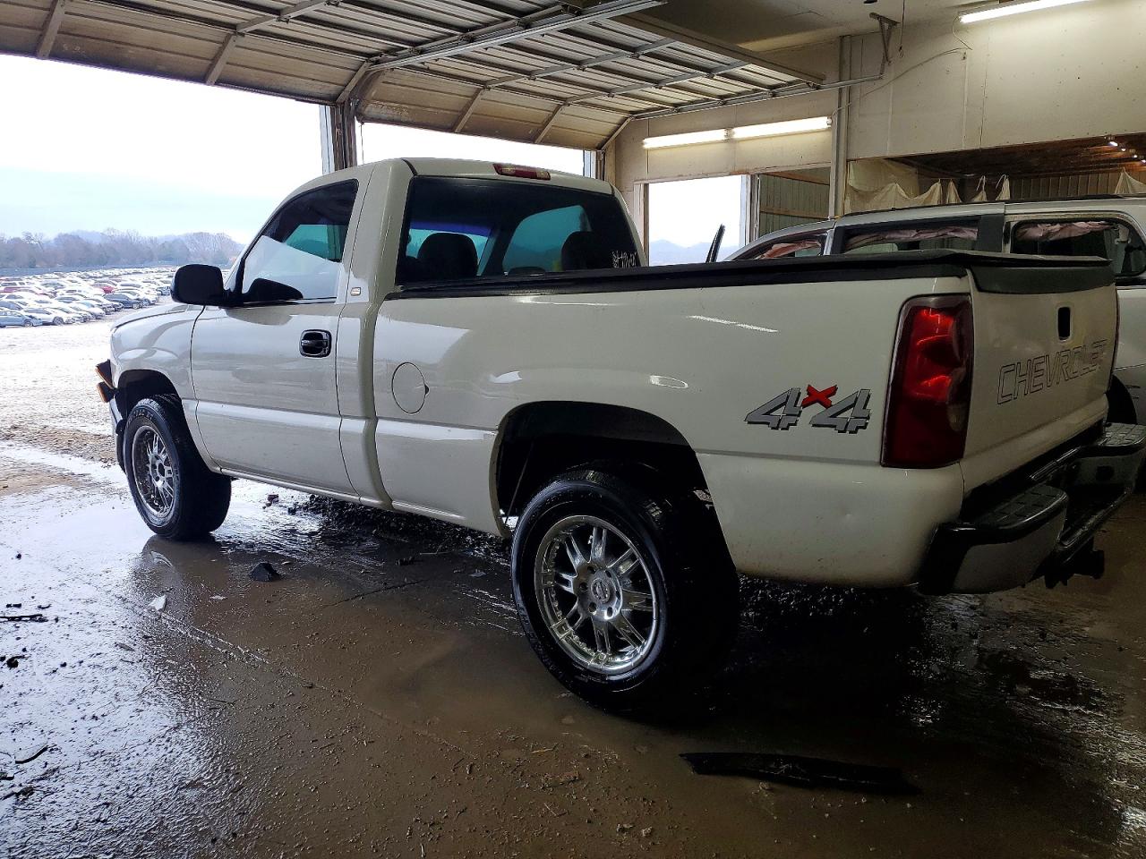 2003 CHEVROLET SILVERADO K1500 photo 2