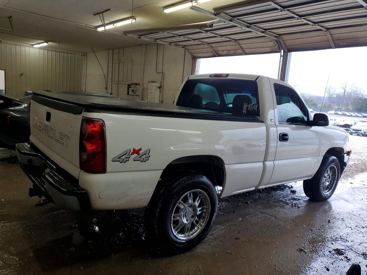 2003 CHEVROLET SILVERADO K1500 photo 3