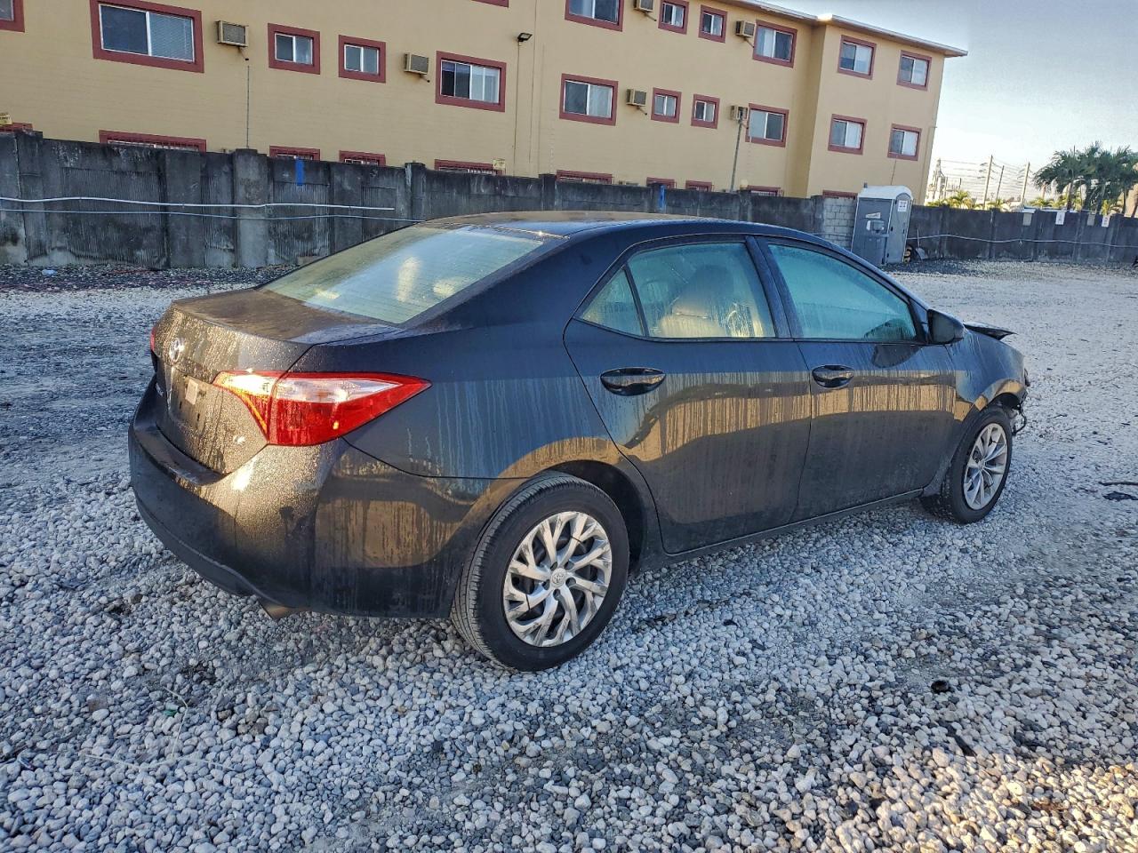 2017 TOYOTA COROLLA L photo 3