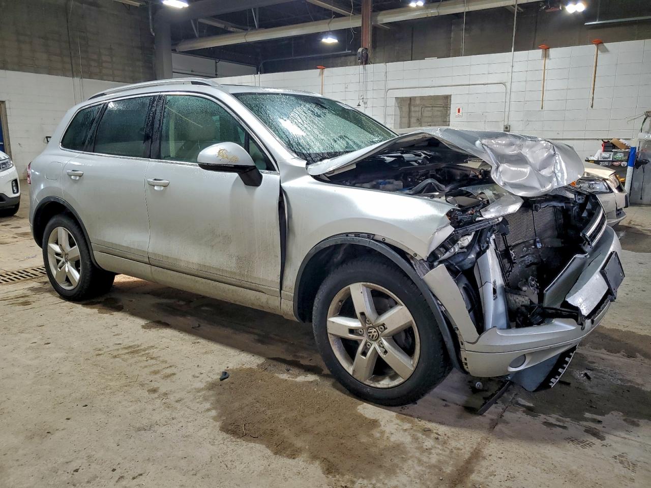 2012 VOLKSWAGEN TOUAREG V6 photo 4