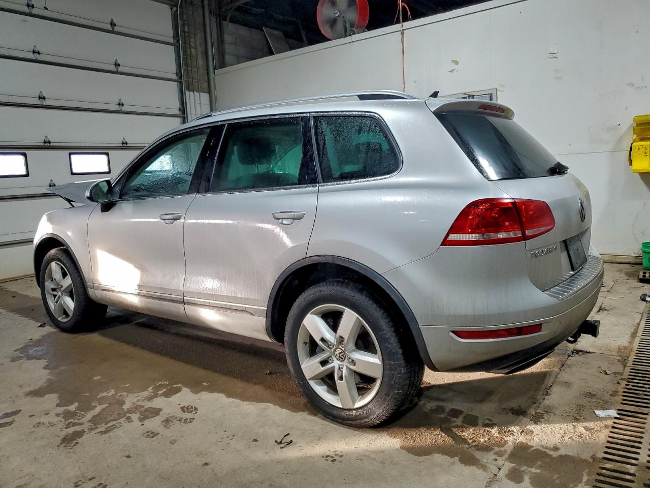 2012 VOLKSWAGEN TOUAREG V6 photo 2