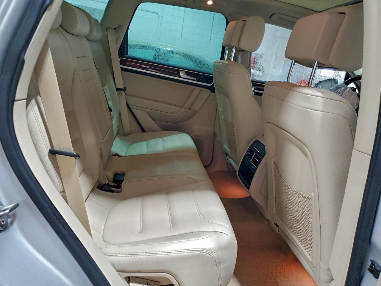 2012 VOLKSWAGEN TOUAREG V6 photo 11