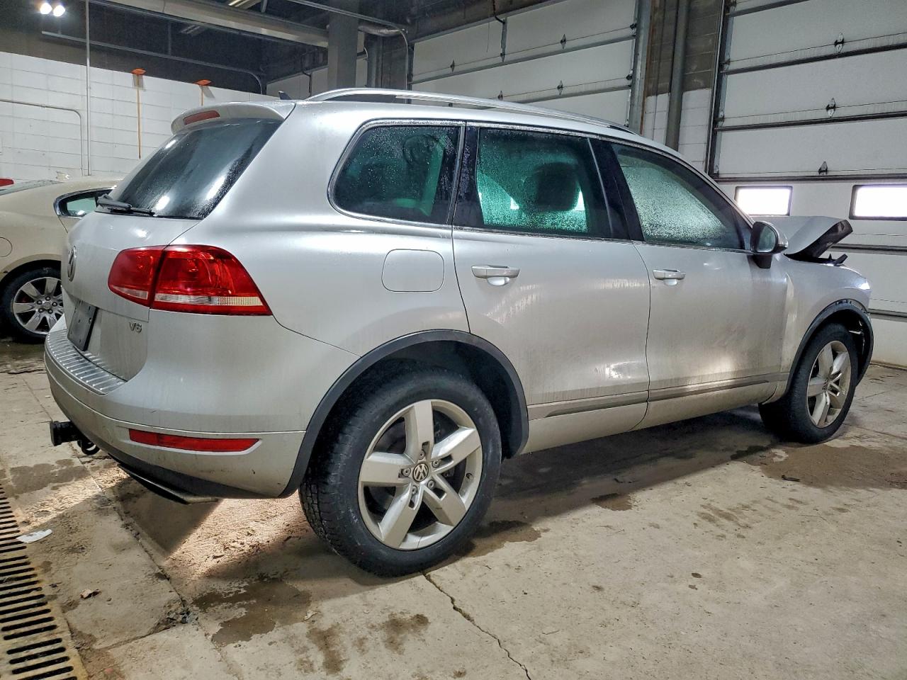 2012 VOLKSWAGEN TOUAREG V6 photo 3