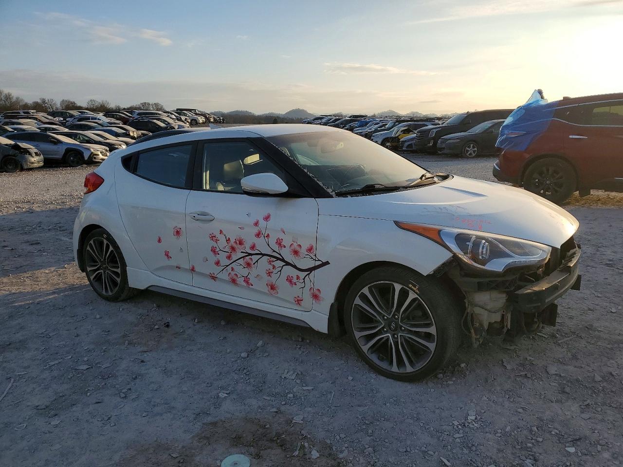2016 HYUNDAI VELOSTER TURBO photo 4
