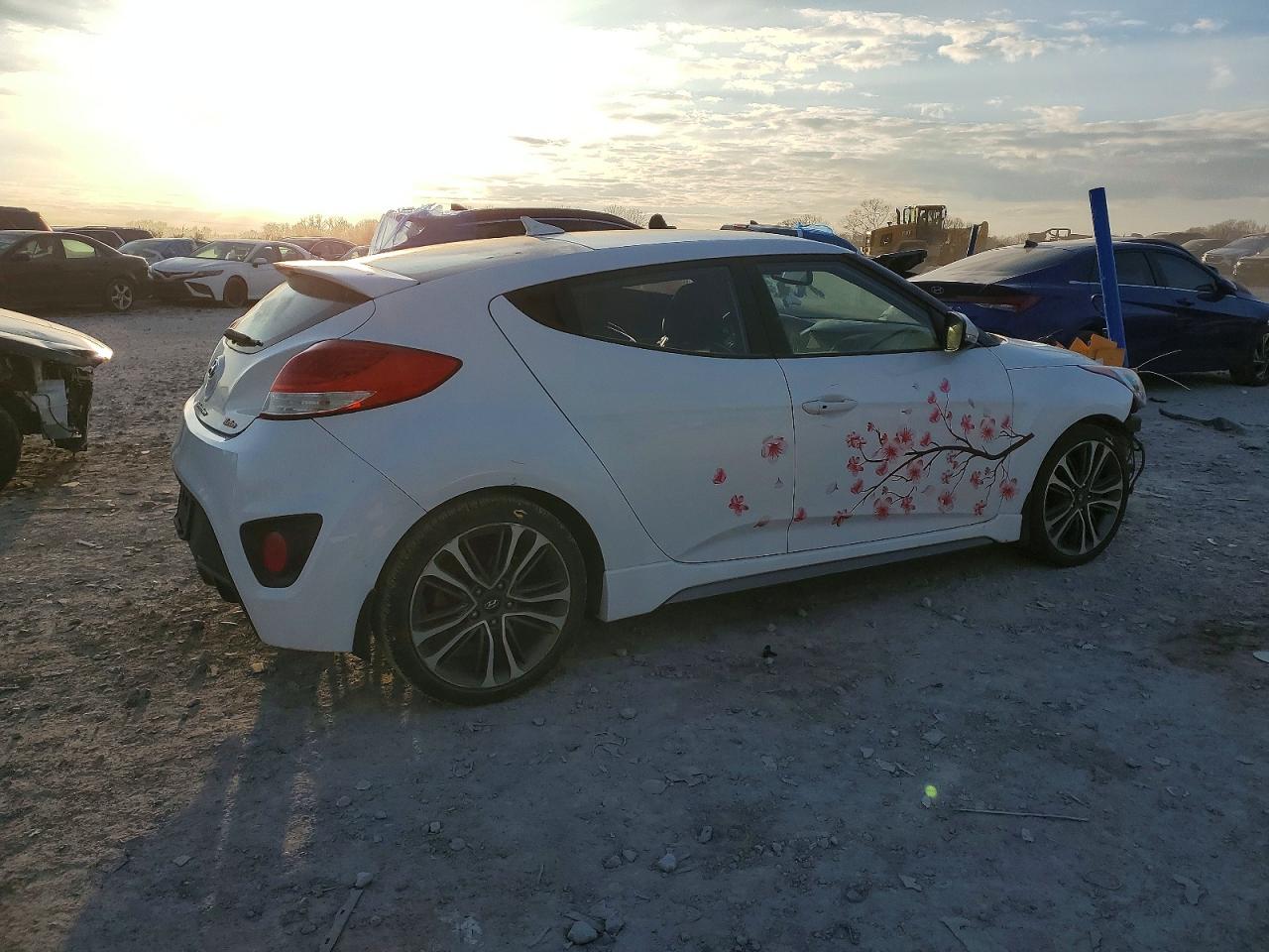 2016 HYUNDAI VELOSTER TURBO photo 3
