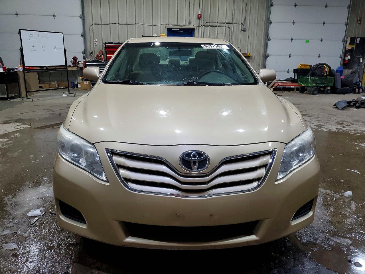 2010 TOYOTA CAMRY LE photo 5