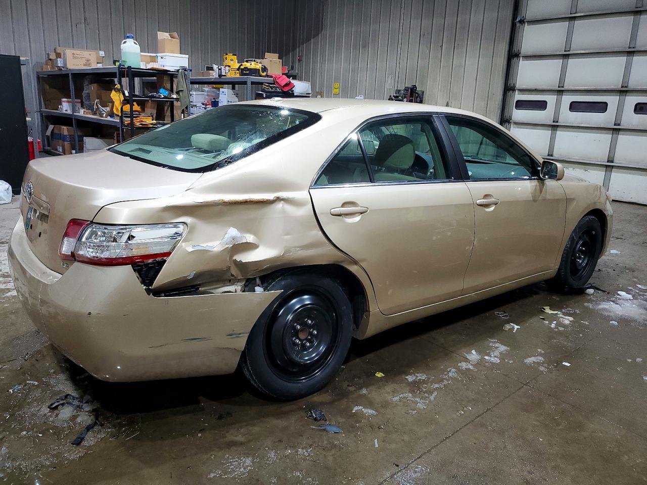 2010 TOYOTA CAMRY LE photo 3