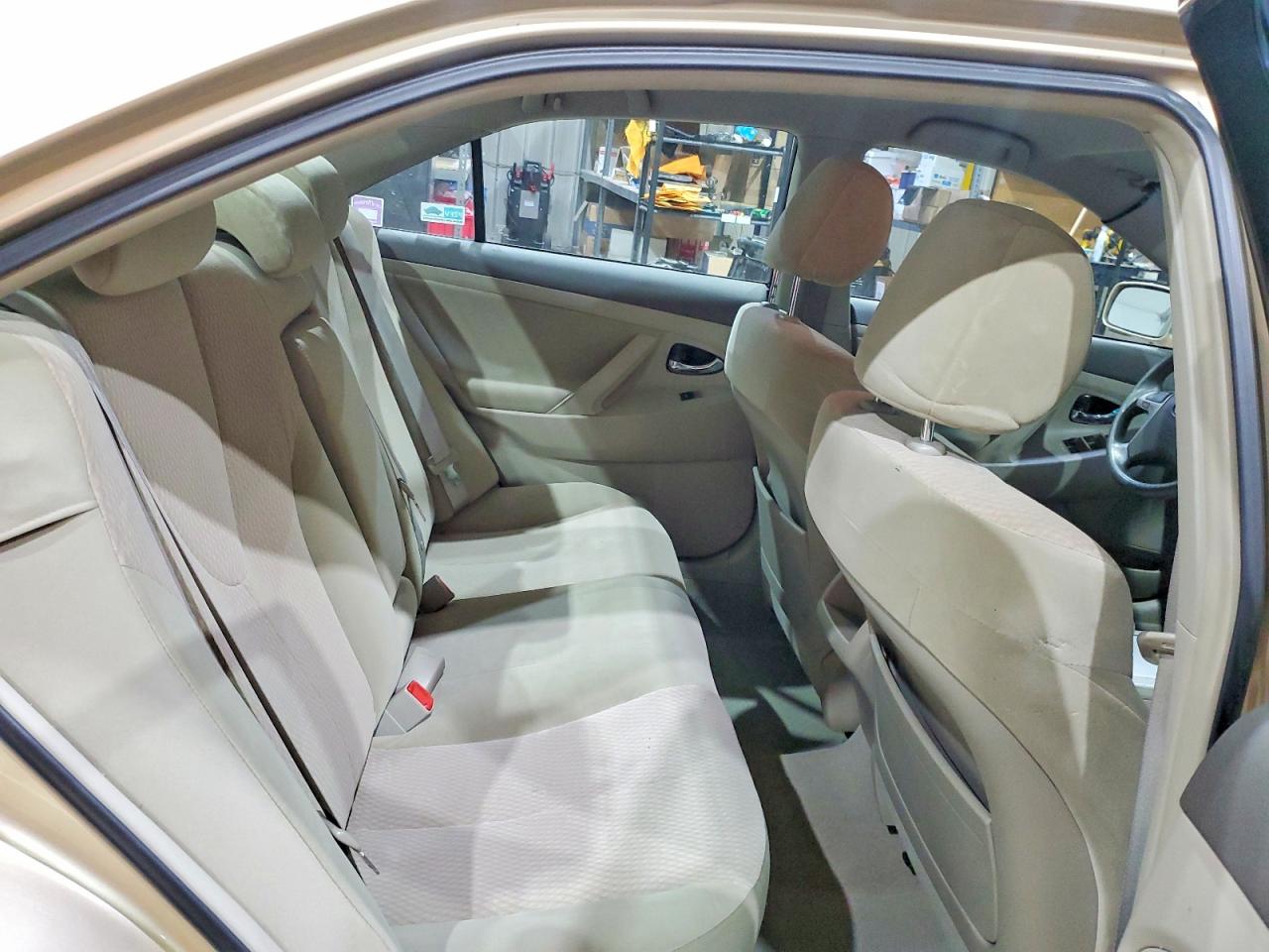 2010 TOYOTA CAMRY LE photo 10