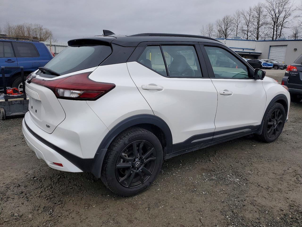2023 NISSAN KICKS SR photo 3