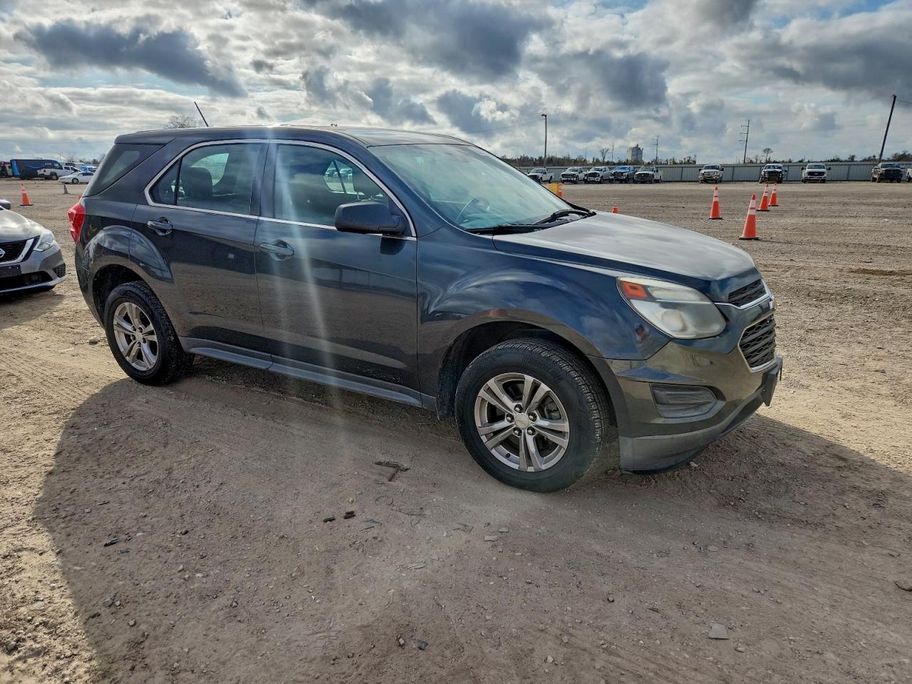 2017 CHEVROLET EQUINOX LS photo 4