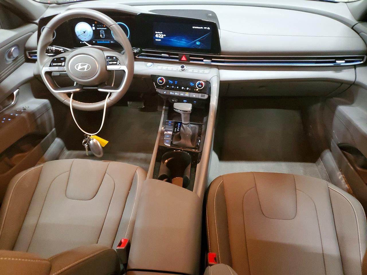2024 HYUNDAI ELANTRA SEL photo 8