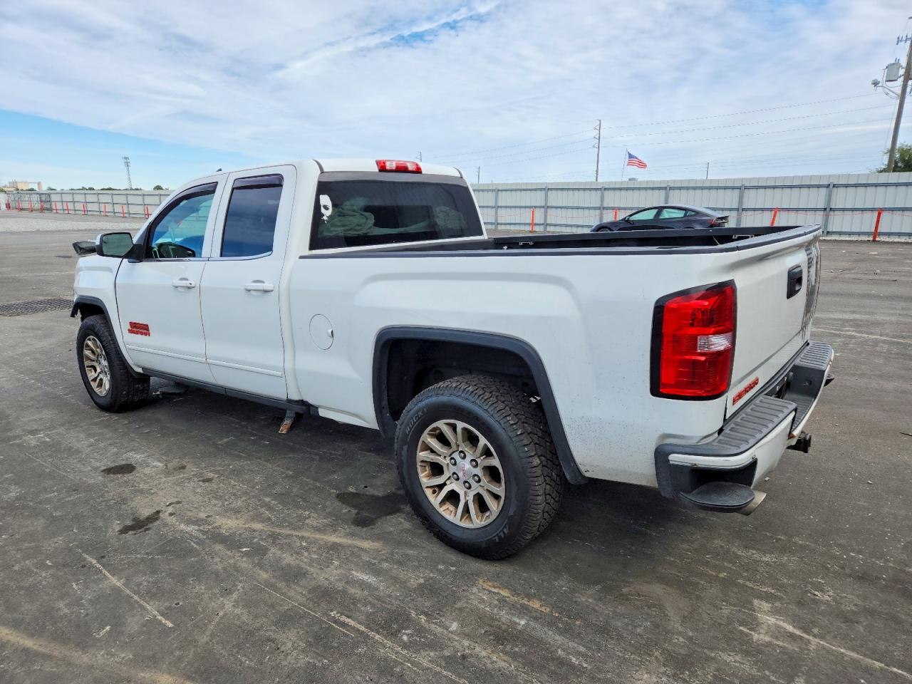 2017 GMC SIERRA K1500 SLE photo 2