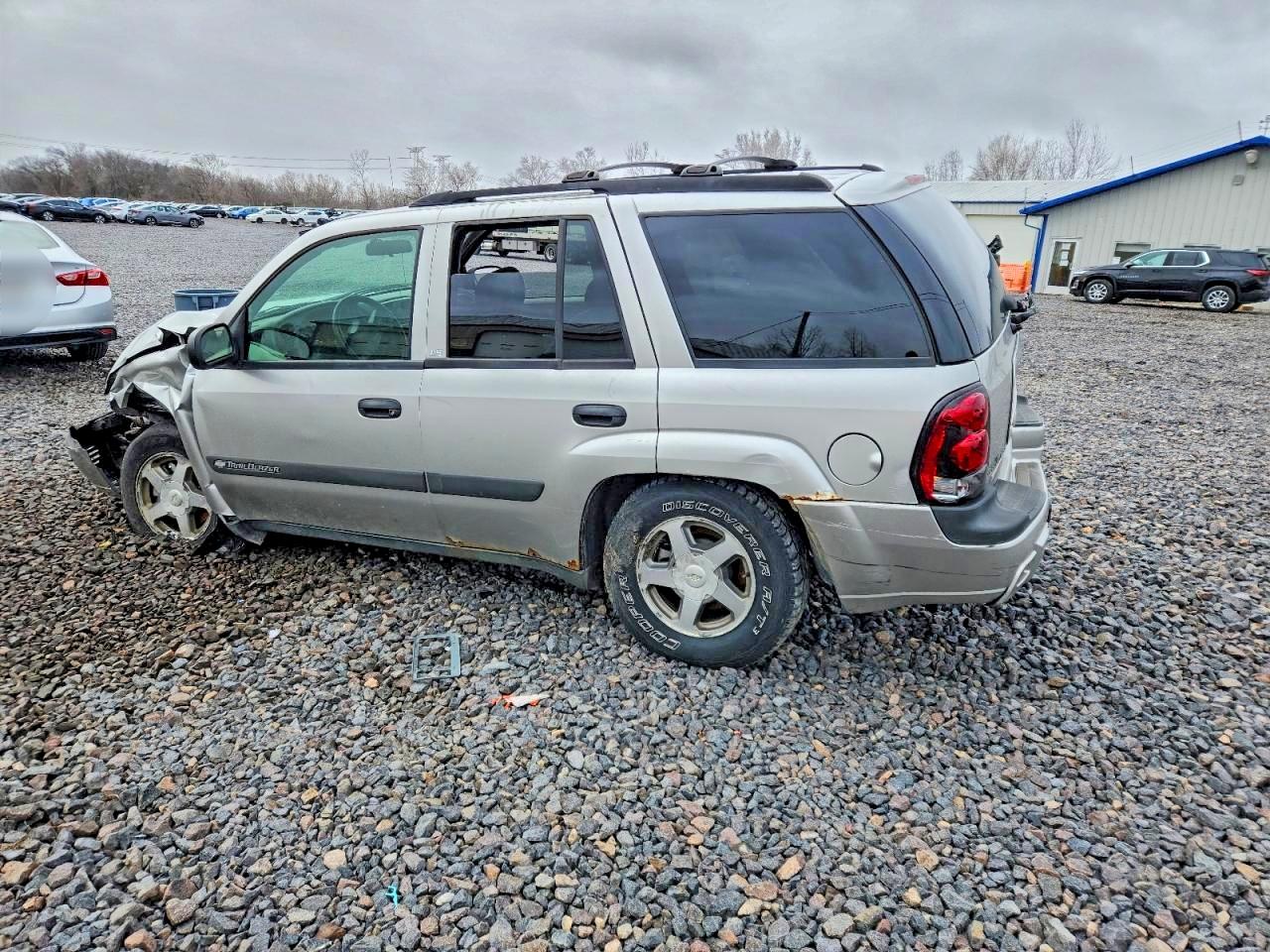 2004 CHEVROLET TRAILBLAZER LS photo 2
