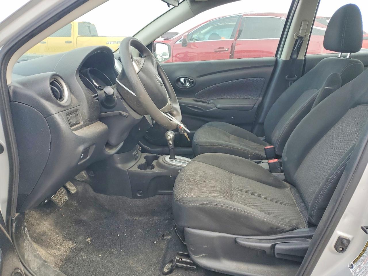 2019 NISSAN VERSA S photo 7