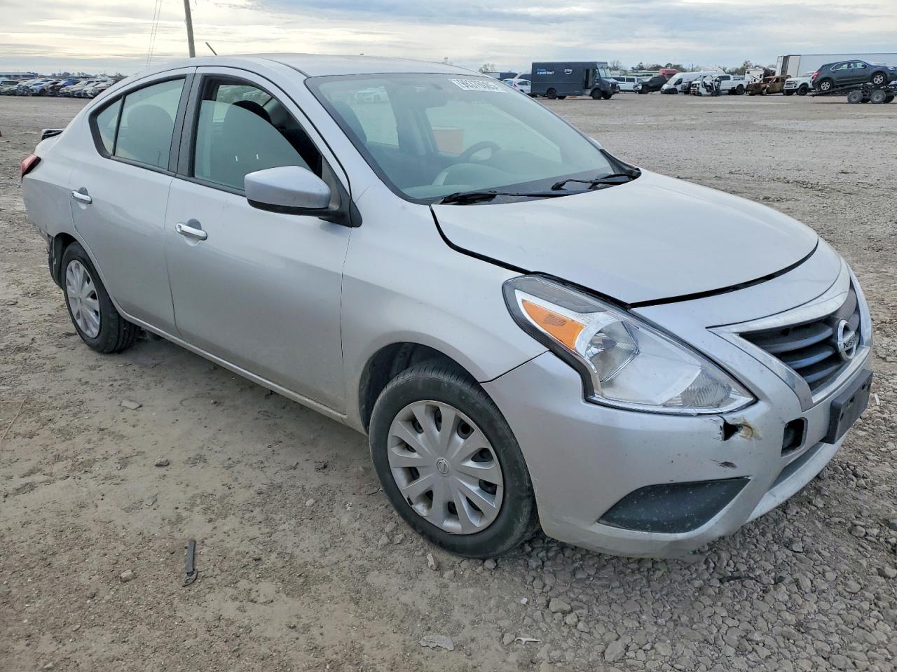 2019 NISSAN VERSA S photo 4