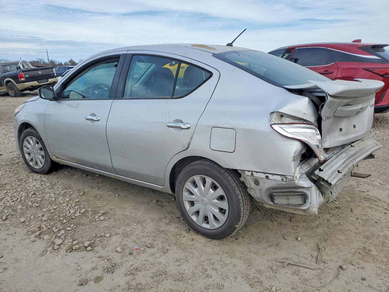 2019 NISSAN VERSA S photo 2