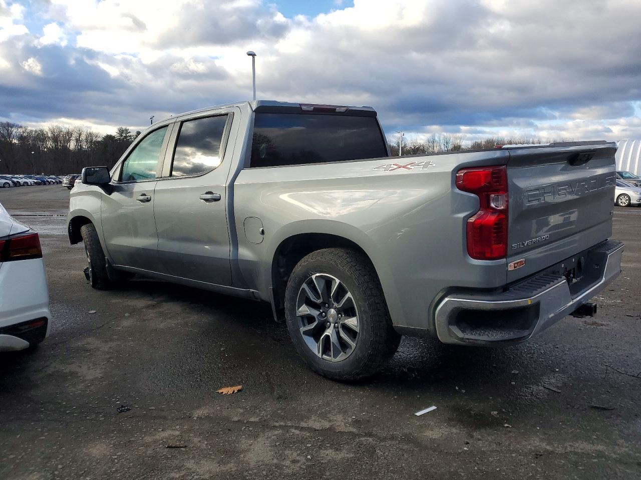 2023 CHEVROLET SILVERADO K1500 LT-L photo 2