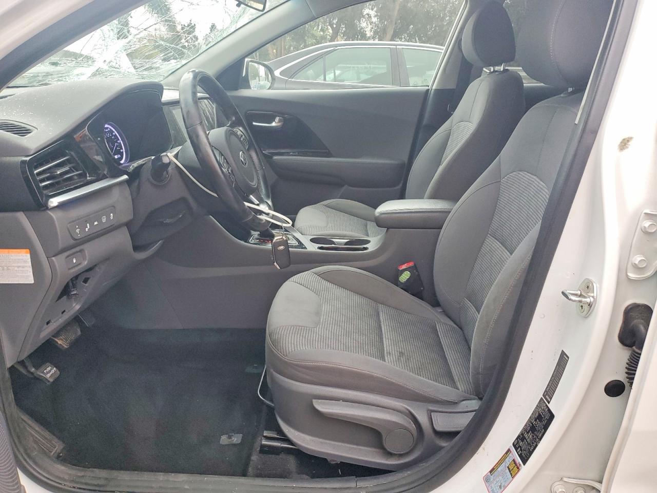 2020 KIA NIRO LX photo 7