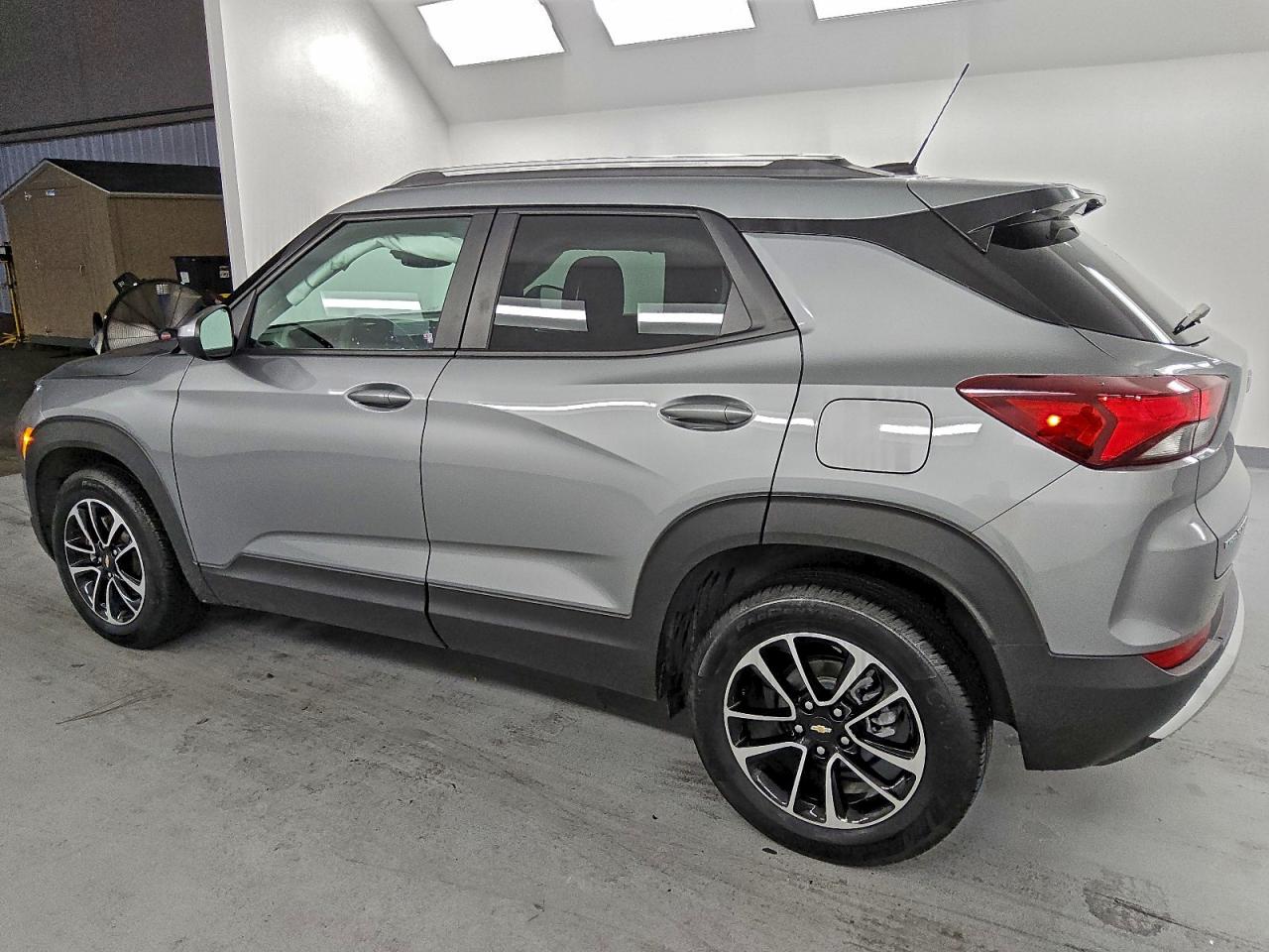 2025 CHEVROLET TRAILBLAZER LT photo 2
