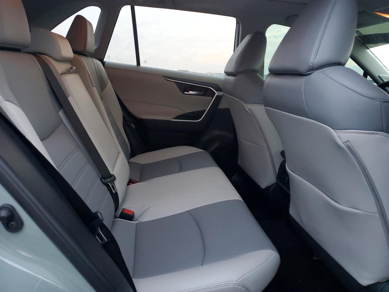 2021 TOYOTA RAV4 XLE PREMIUM photo 11