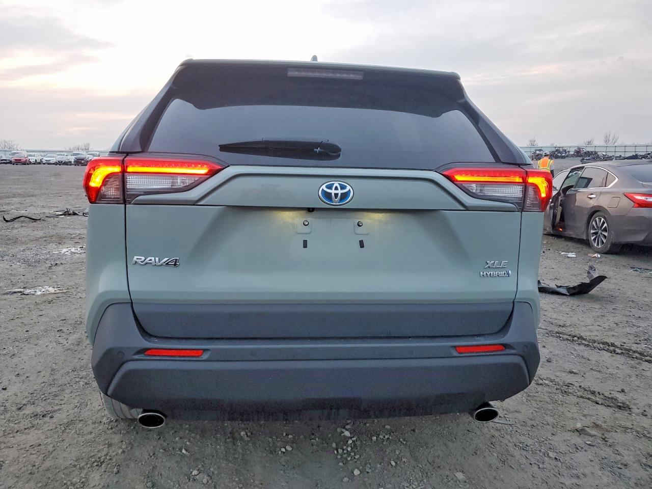 2021 TOYOTA RAV4 XLE PREMIUM photo 6