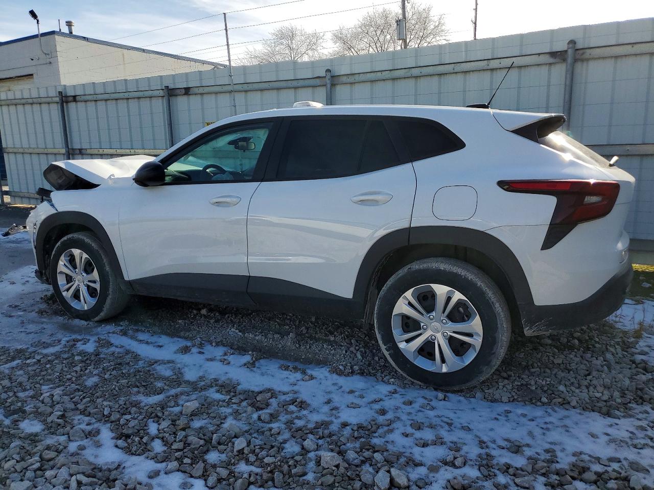 2025 CHEVROLET TRAX LS photo 3