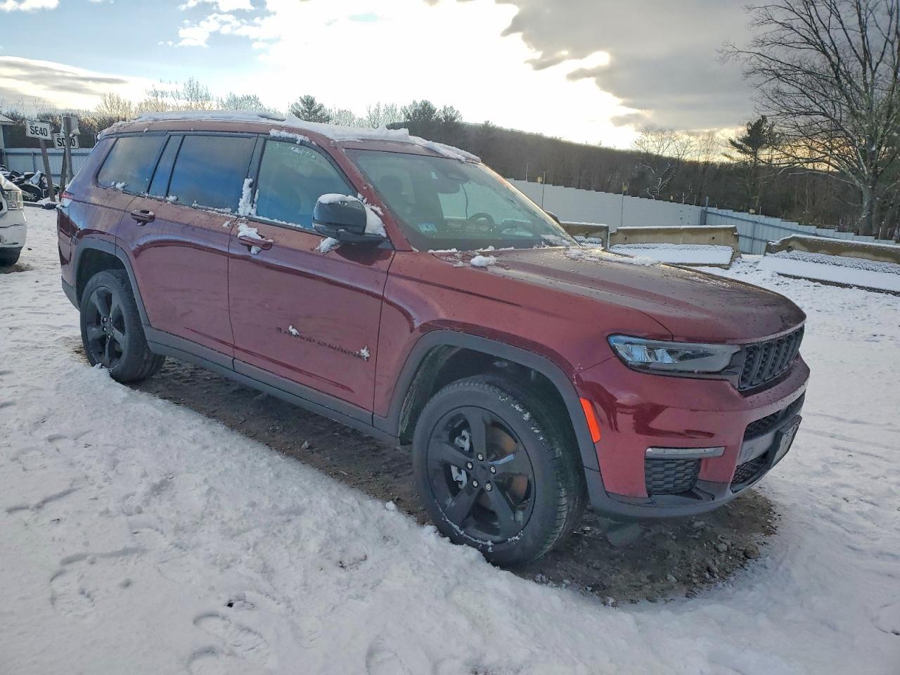 2024 JEEP GRAND CHEROKEE L LIMITED photo 4