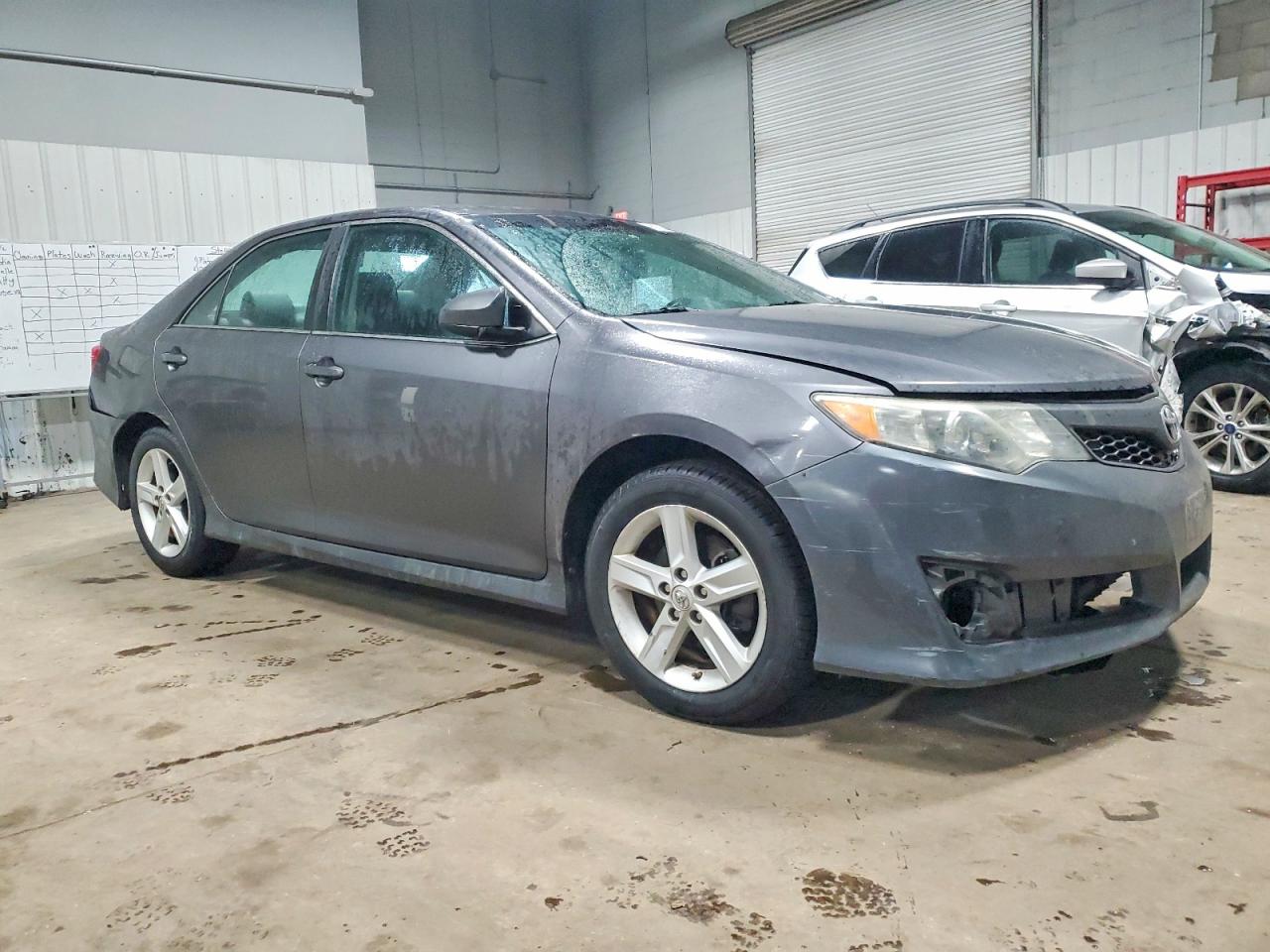 2013 TOYOTA CAMRY L photo 4