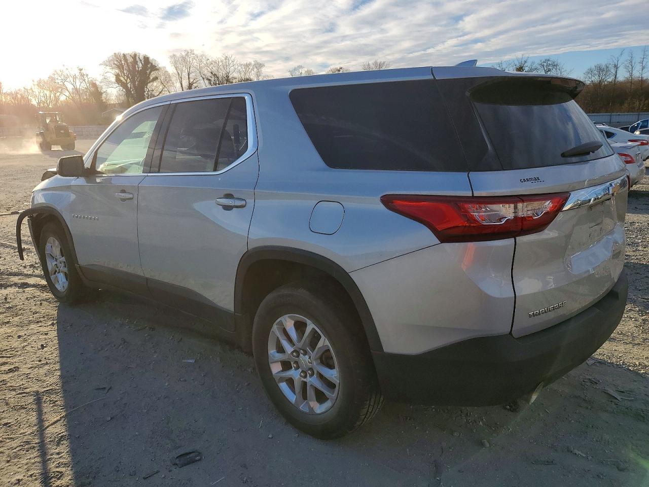 2020 CHEVROLET TRAVERSE LS photo 2