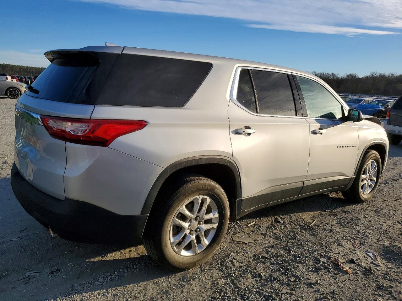 2020 CHEVROLET TRAVERSE LS photo 3