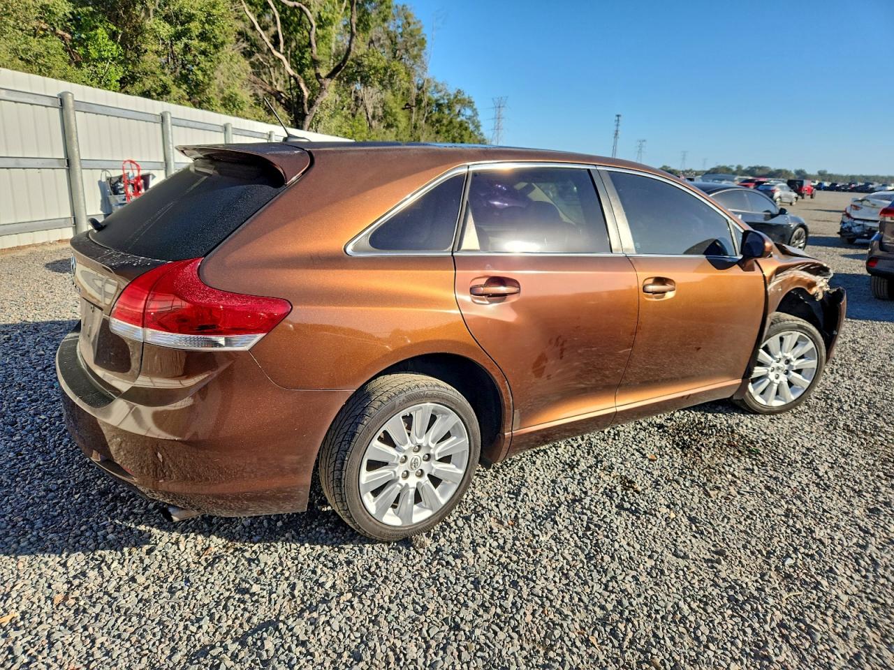 2011 TOYOTA VENZA photo 3